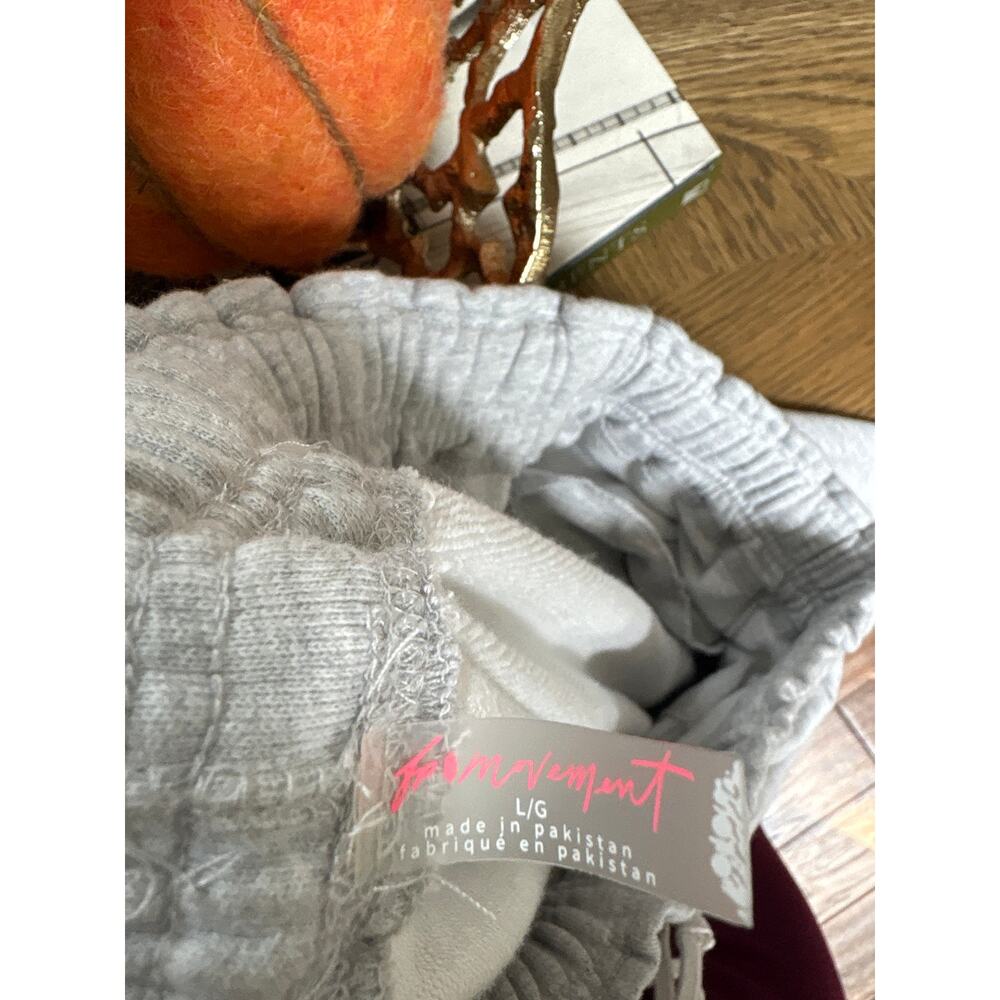 FREE PEOPLE MOVEMENT Flutter Cropped Joggers in Grey Size Large - Picture 5 of 6